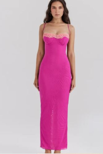 Zenvia Beauty women's lace tube top dress featuring delicate lace fabric and fitted design, ideal for stylish summer occasions.