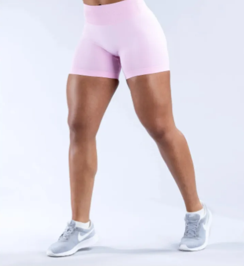 Zenvia Beauty seamless fitness yoga shorts in black, stretchy and comfortable, designed for active wear and yoga practice.