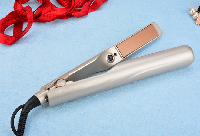 Zenvia Beauty Gold TYME Hair Styler with ceramic plates for styling and straightening hair.