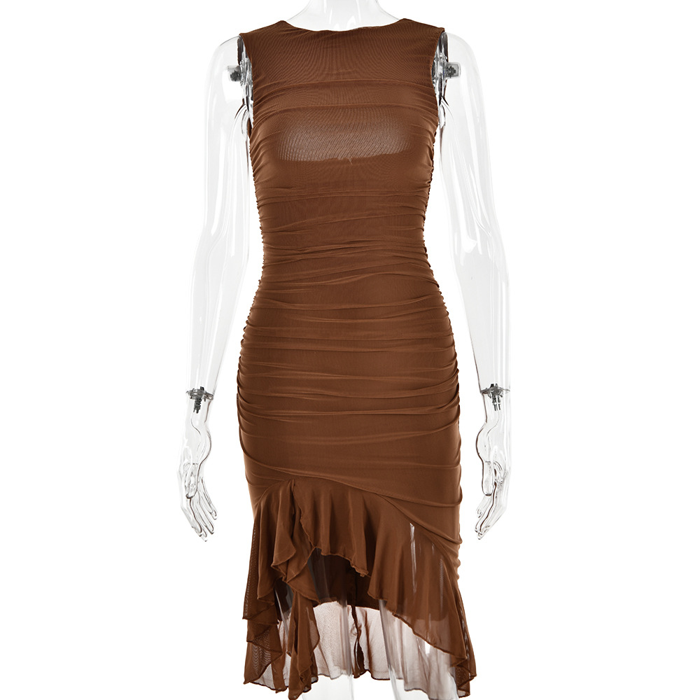 Zenvia Beauty women's sleeveless slim dress in black, fitted design with a V-neck and knee-length silhouette.