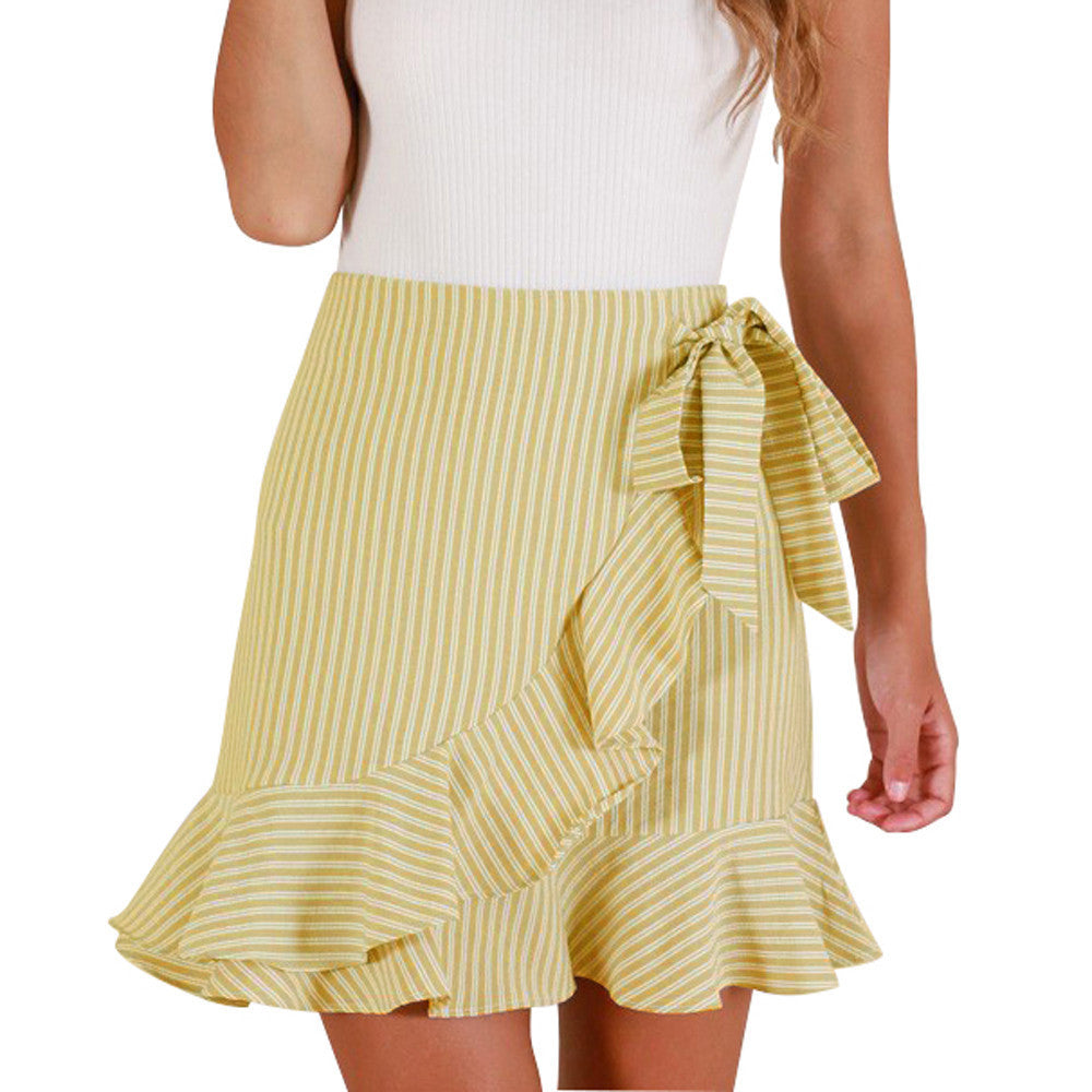 Zenvia Beauty striped summer skirt with colorful horizontal stripes, lightweight fabric, and a relaxed fit for warm weather.