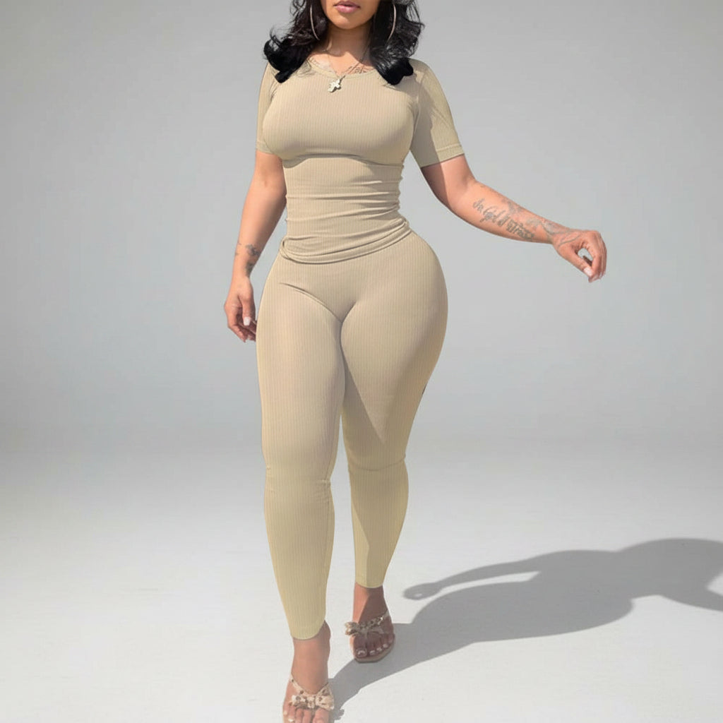Zenvia Beauty Nimsruc two-piece outfit featuring a stylish top and matching pants in a modern, comfortable design.