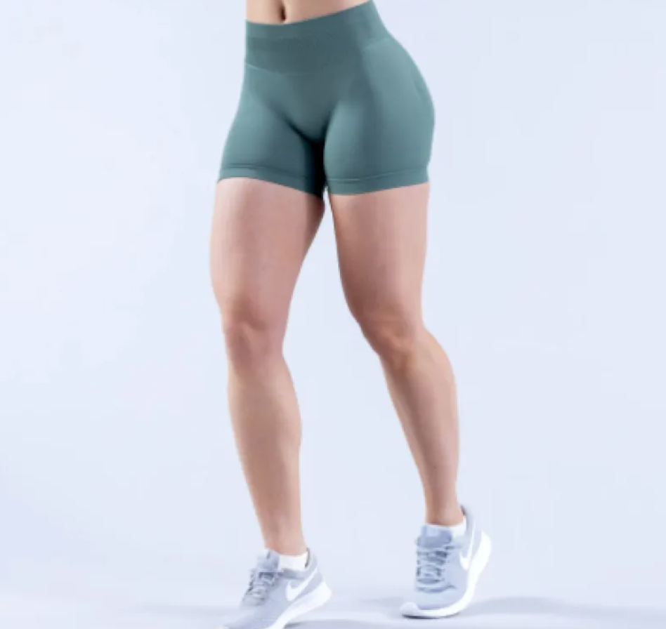 Zenvia Beauty seamless fitness yoga shorts in black, showing a close-up of smooth, stretchy fabric and elastic waistband.