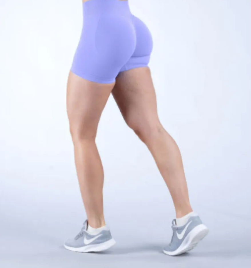 Zenvia Beauty Seamless Fitness Yoga Shorts in black, high-waisted design with smooth, stretchy fabric for comfortable workout wear.