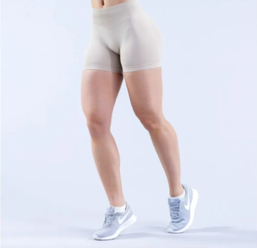 Zenvia Beauty seamless fitness yoga shorts in black, high-waisted with a smooth, stretchy fabric for comfortable workout wear.