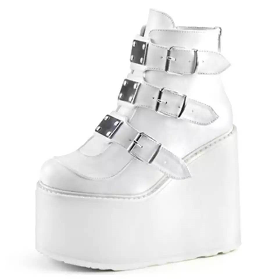 Women's Plus-Size Wedge-Heel Zip Boots – product view 30